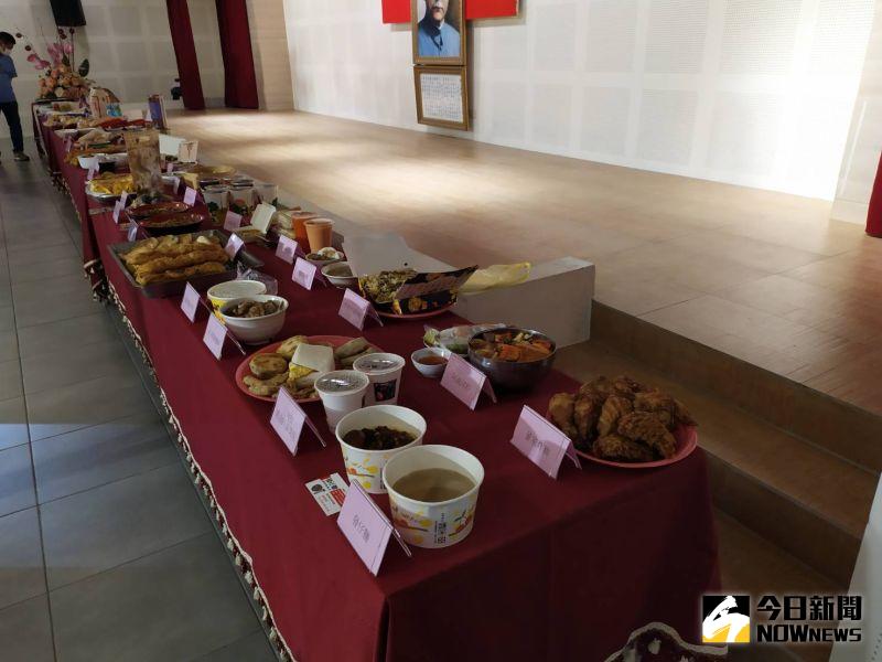 ▲現場陳列40多家彰化美食,令人忍不住食指大動。(圖/記者葉靜美攝,2020.08.18)
