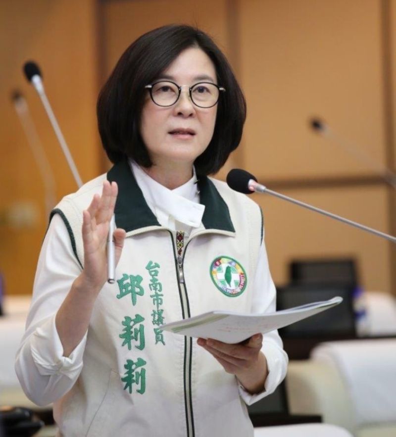 ▲台南市議會民進黨團總召邱莉莉怒斥,「台灣沒有一黨獨裁,只有國民黨全黨墮落」。(圖/民進黨團提供)