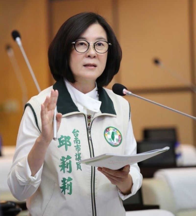 ▲台南市議會民進黨團總召邱莉莉怒斥，「台灣沒有一黨獨裁，只有國民黨全黨墮落」。（圖／民進黨團提供）