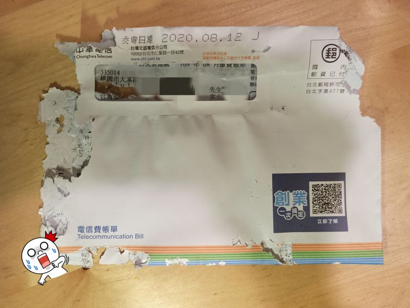 ▲女網友家的帳單被蝸牛啃爛。(圖/翻攝自臉書社團《爆笑2公社》)