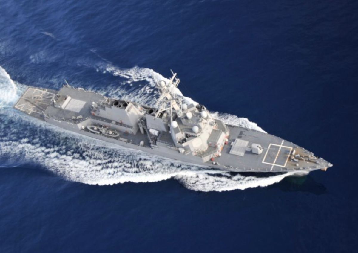 ▲最新民調指出，近六成民眾認為若共軍犯台，美軍可能協防台灣。圖為曾經通過台海的美軍伯克級驅逐艦馬斯廷號。（圖／美國海軍）