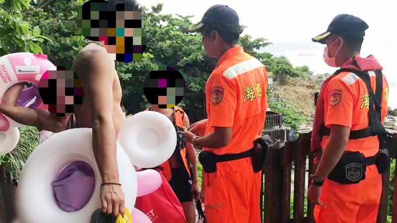 ▲海巡人員循線找到該名涉案之國小學童,全案依兒童及少年偏差行為預防及輔導辦法第6條規定辦理。(圖/海巡提供)