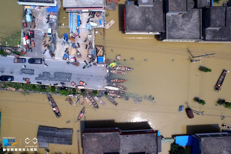 ▲今年7月安徽降下強降雨,導致當地道路崩塌。(圖/翻攝自新華社)