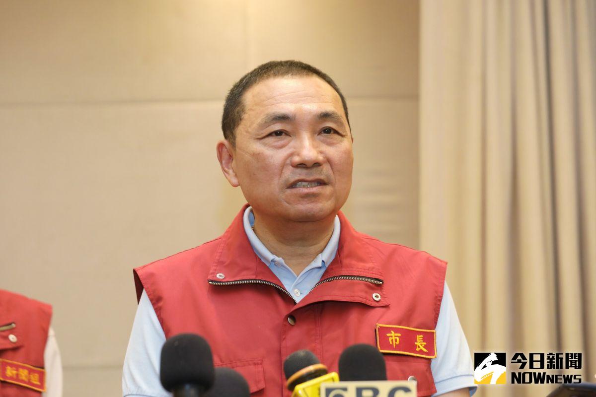 ▲侯友宜表示，很多高風險國家入境者，也應該要普篩，如果經費不夠，可以要求自費。(圖/記者康子仁攝)