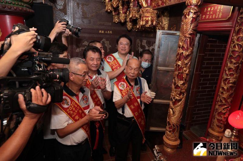 影／老大公廟開龕門　庚子雞籠中元祭正式展開
