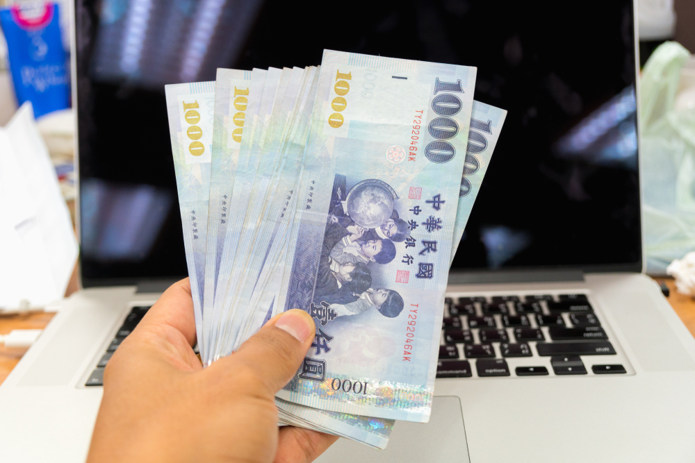 ▲農曆七月在習俗上有諸多限制和禁忌，中元節為「地官大帝」聖誕，是信眾懺悔過錯、改過自新的好機會，若過錯被赦免運勢就能大大提升。（圖／shutterstock）