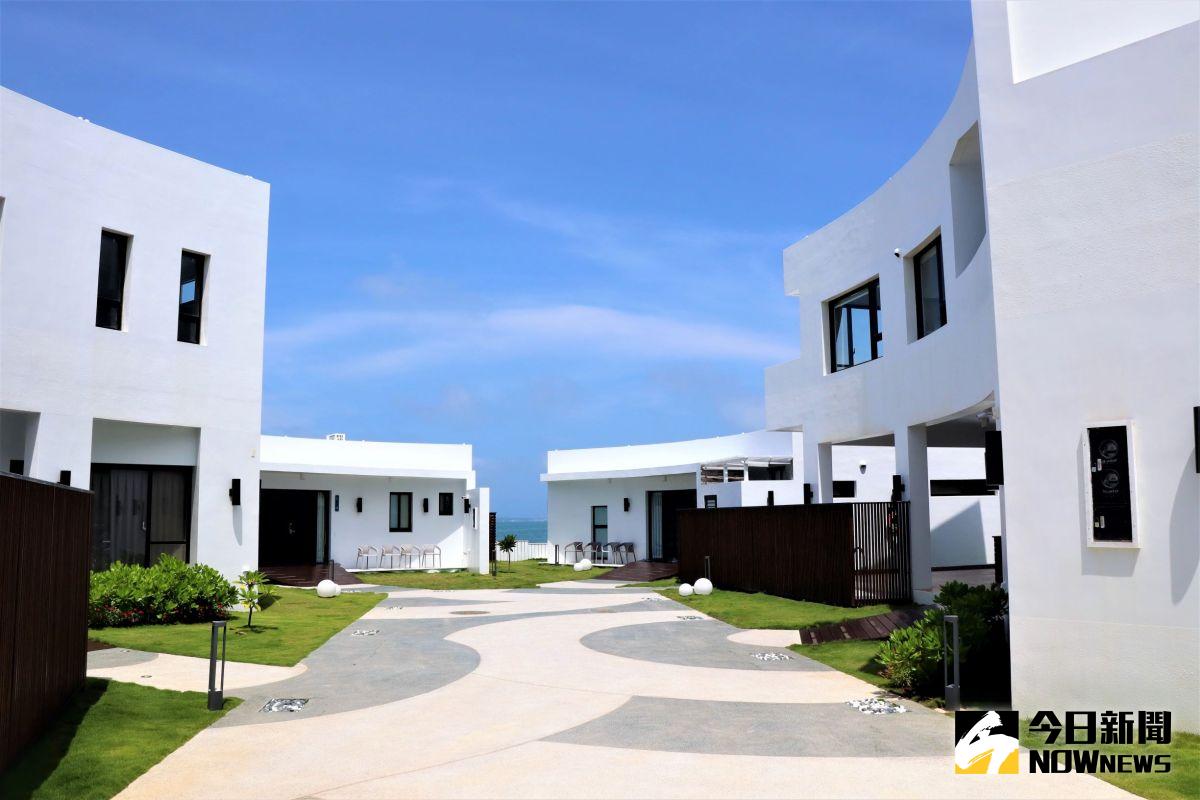 ▲堪稱澎湖海景豪宅等級「頌華私墅」民宿，日前因監視器裝設在客廳的公共區域，遭包棟遊客投訴侵犯隱私權。（圖／記者張塵攝，2020.08.19）