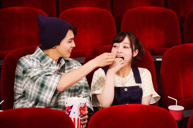 ▲▼片寄涼太(左)跟橋本環奈片中超甜蜜。(圖/傳影互動)