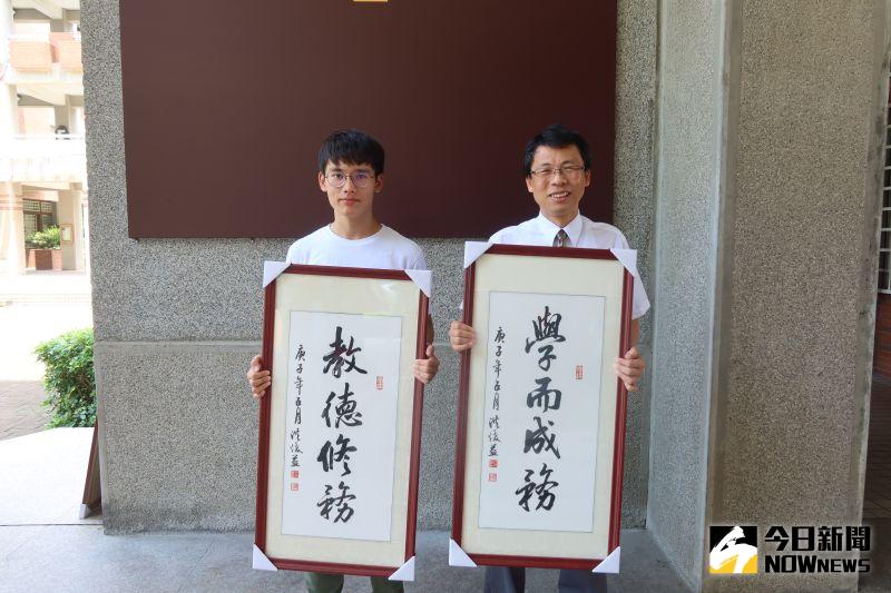 ▲洪煥益以書法送給師長典藏。(圖/記者陳雅芳攝,2020.08.19)