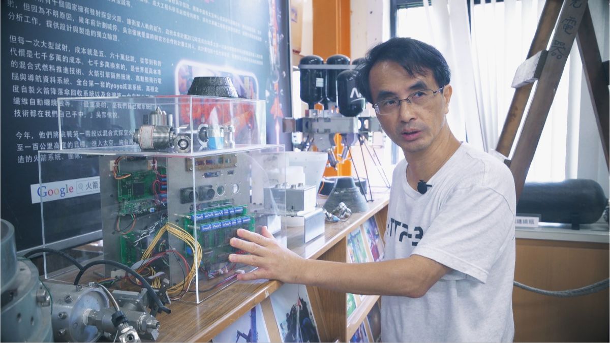 ▲交大機械系特聘教授吳宗信說，人類歷史上沒有一個大學團隊，能透過群眾集資研發火箭到一定技術的。（圖／記者詹皓帆攝）