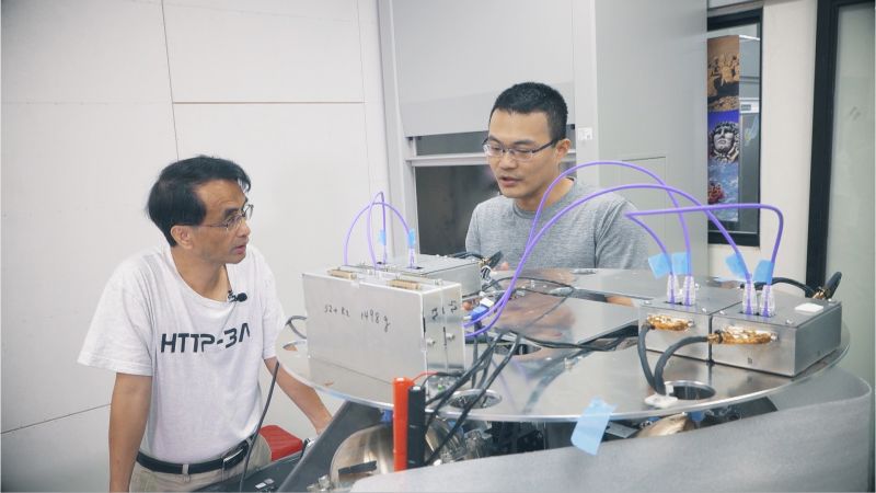 ▲交大機械系特聘教授吳宗信說,沒有一個學問能像火箭一樣,不僅有豐富的學識內涵,還能有趣到讓學生沒日沒夜地苦讀。(圖/記者詹皓帆攝)