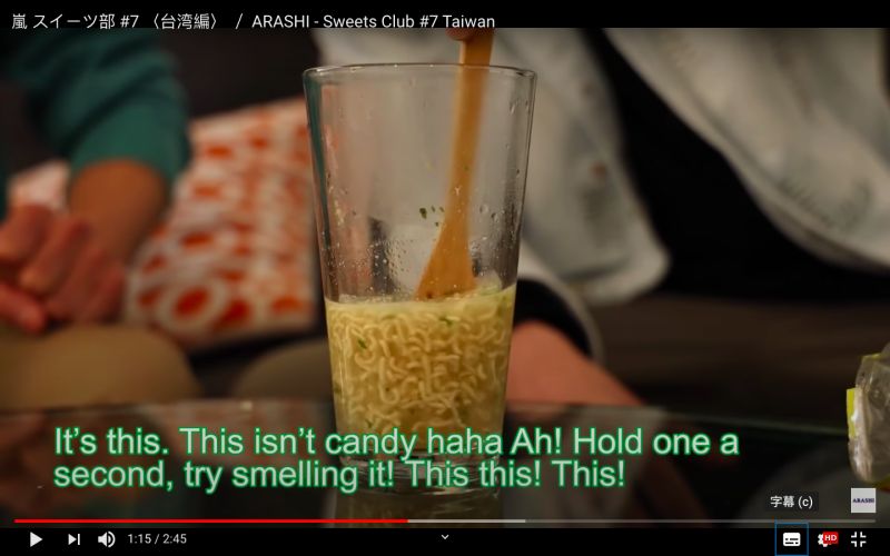 ▲▼嵐介紹台灣零食,竟把王子麵泡來吃。(圖/ARASHI