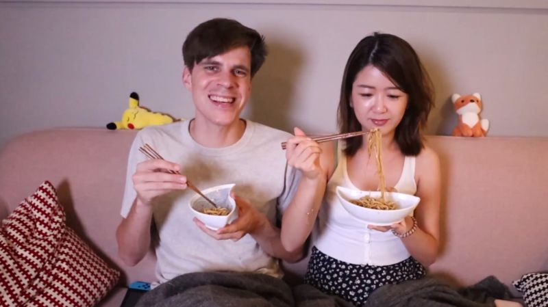 ▲這款爆紅的拌麵,讓口味不同的情侶既不會吃得太飽,又可以同時滿足兩個人的需求。(圖/翻攝自網路