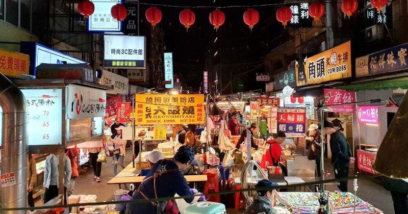 ▲蔡敏智在台灣也非常喜歡逛夜市。(圖/蔡敏智提供)