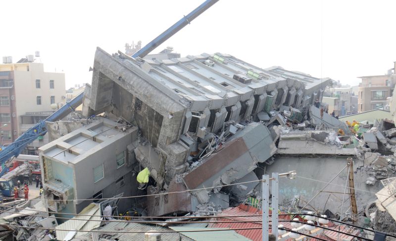 ▲2016年2月6日台南永康維冠大樓倒塌，造成115人死亡、104人輕重傷。（圖／NOWnews資料照片）