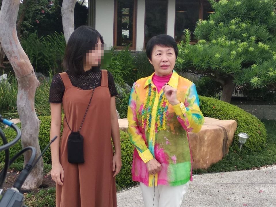 ▲從加拿大返台奔喪的縣議員劉淑芳（圖右）打臉陳時中不知有篩檢SOP，竟然會大「走鐘」。（圖／縣議員劉淑芳提供）