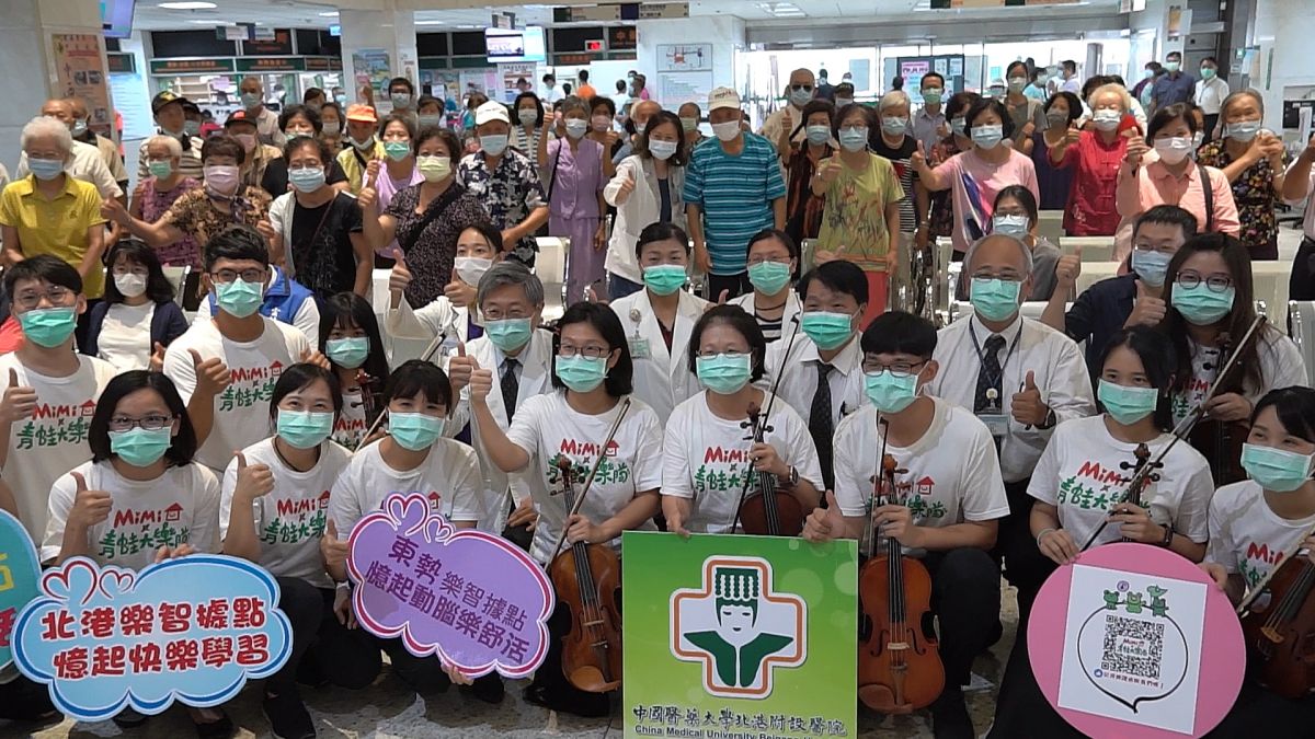 ▲醫院大廳舉辦以失智長輩「教學」為主的音樂會。（圖／記者蘇榮泉攝，2020.08.20）