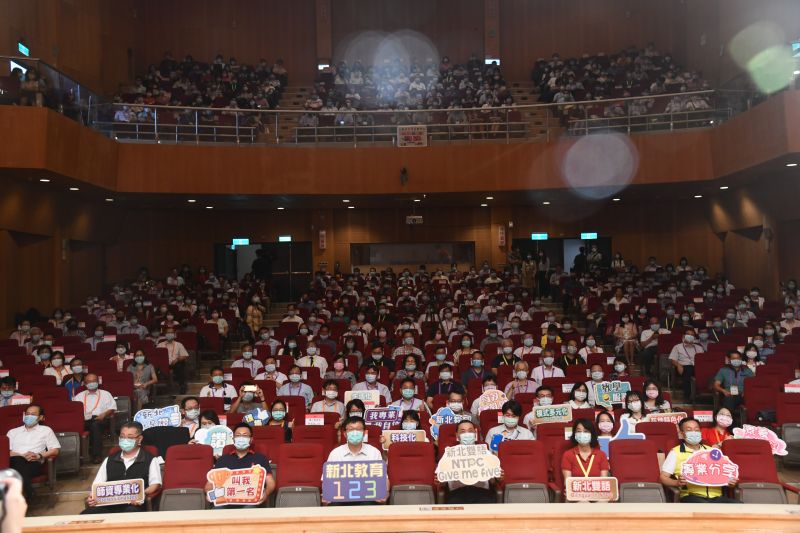 ▲新北市340位公私立學校校長今(21)日在三和國中舉辦校長會議,市長侯友宜出席並宣布2030年要達成「新北雙語城」目標。(圖/記者宋原彰攝,2020.08.21)