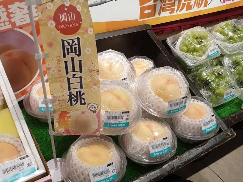 ▲台灣虎航今(21)日宣布與日本岡山縣政府合作推出岡山名果期間限定夢幻果展,首波推出岡山兩大代表名果白桃及麝香葡萄。(圖/記者許家禎攝)
