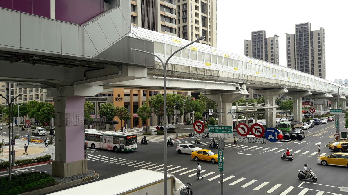 ▲網友好奇一般人對於通勤時間的接受度為何？專家則建議，1小時內最佳。（圖／NOWnews資料照片）