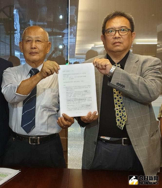 ▲台中維新醫院精神科醫師許景琦與教授許博一，因為一椿烏龍密醫案，聲譽受損。（圖／金武鳳攝，2020.8.22)