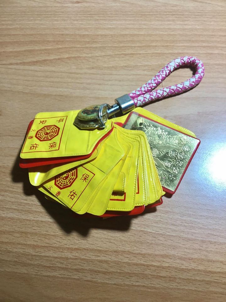 ▲一名男網友習慣身上都會帶著護身符,有一次到泰國,附身符卻離奇消失30分鐘;豈料最後結局讓眾人全嚇壞。(圖/翻攝自《靈異公社》)