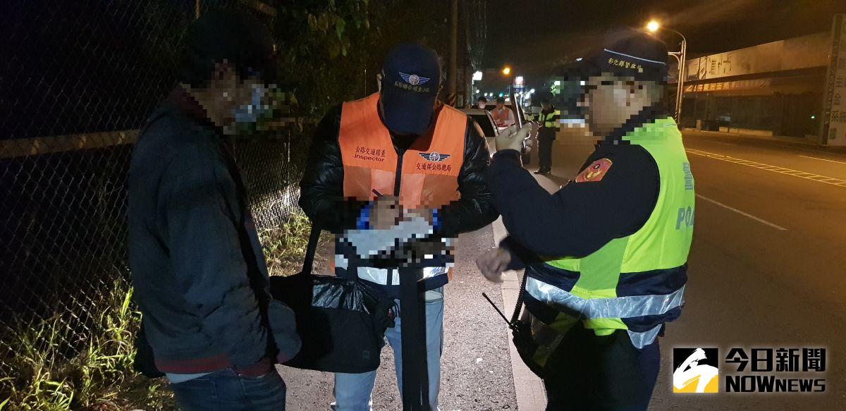 ▲疫情於目前逐漸升溫之際，彰化監理站擴大白牌車輛稽查取締，避免非法白牌計程車成為防疫漏洞。（圖／記者陳雅芳攝，2020.08.22）