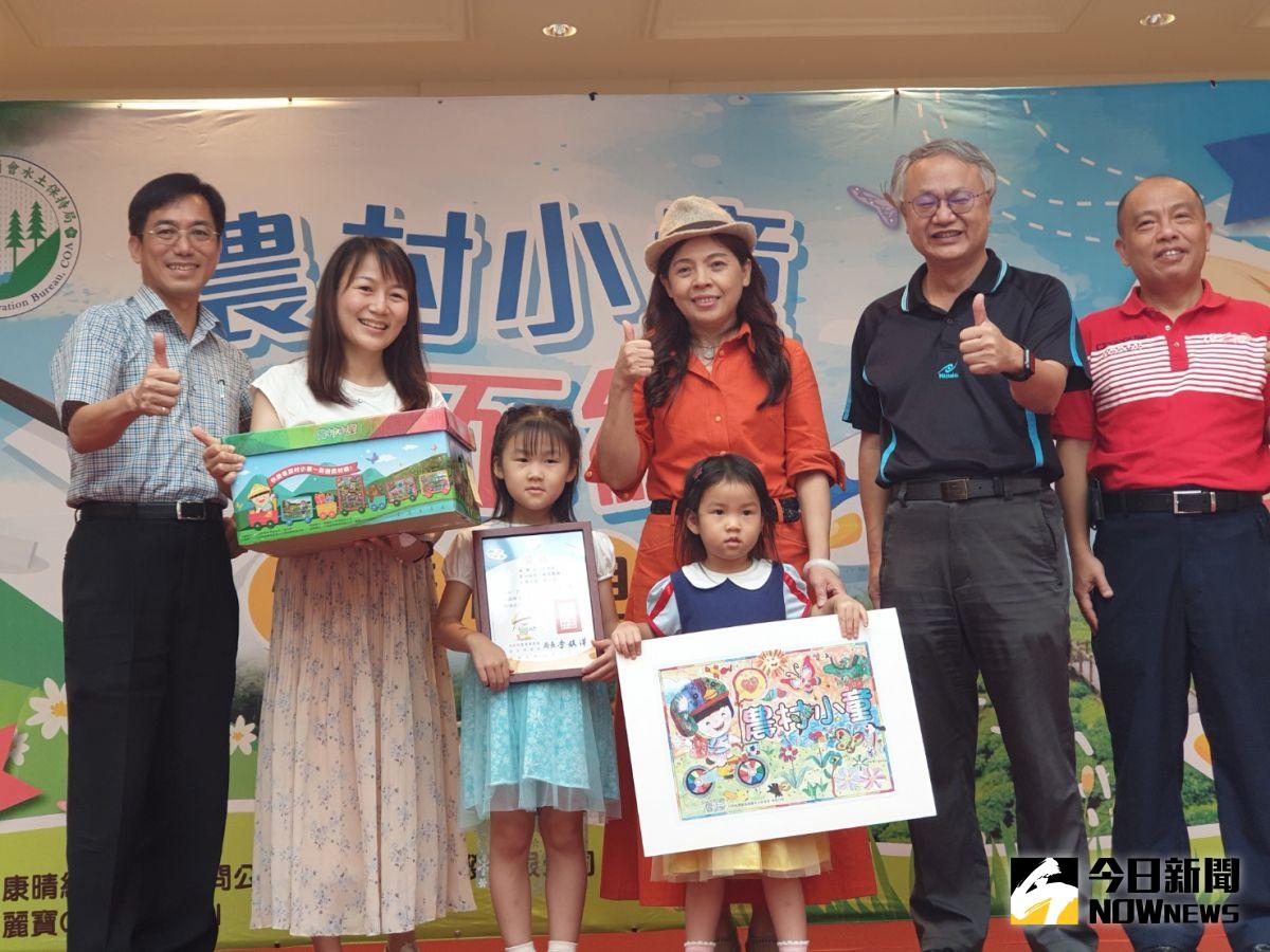 ▲水保局南投分局推展水保土育育教於樂，舉辦大小頑童繪畫大PK，參賽踴躍，今天頒獎。（圖／金武鳳攝，2020.8.22)