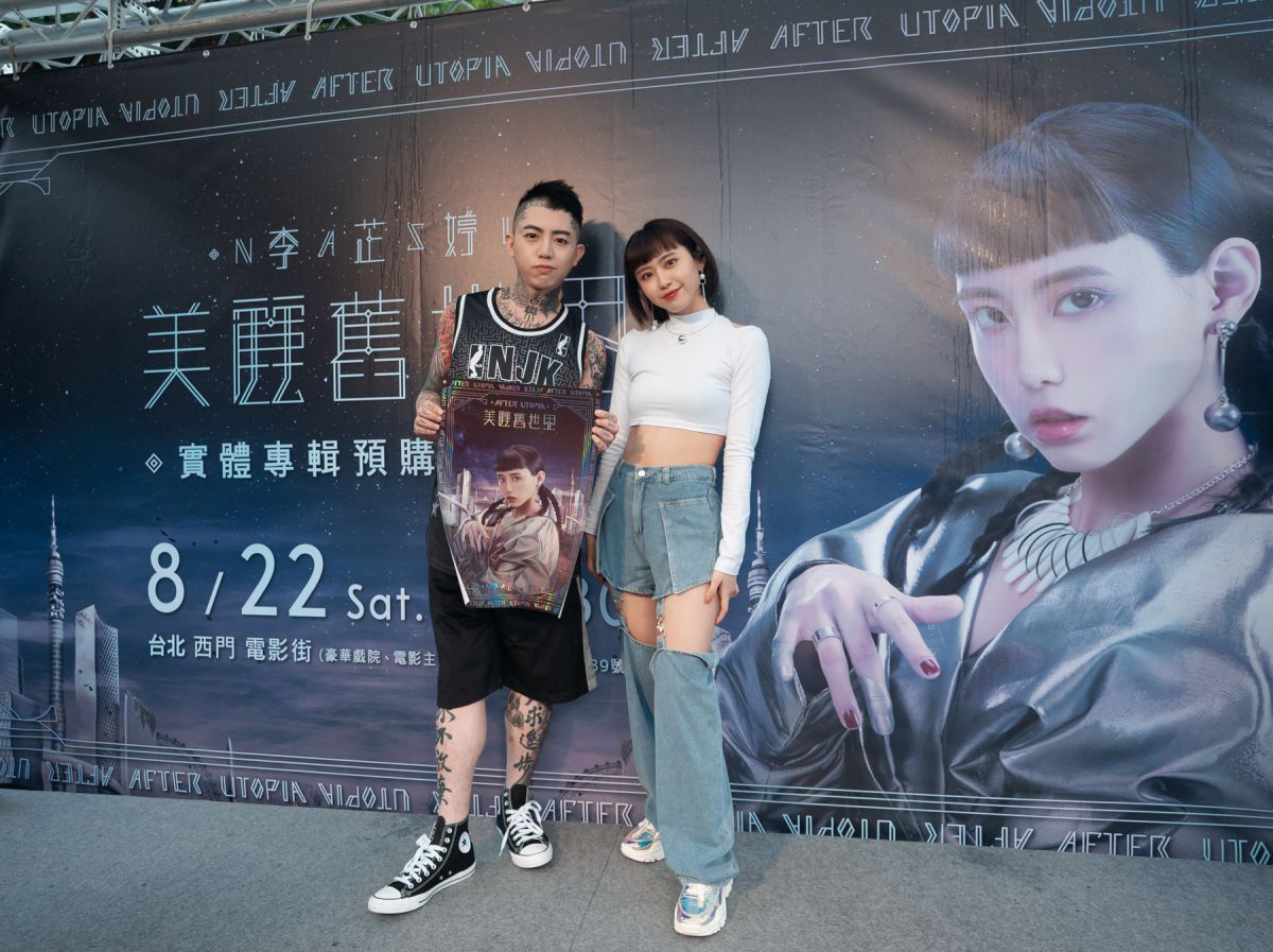 ▲李芷婷（右）舉辦發片記者會，謝和弦上演「貓的報恩」現身力挺，狂讚她的歌喉像鄧麗君。（圖／唯有音樂提供）