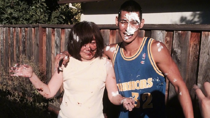 ▲林書豪23日迎接32歲生日，曬出和媽媽過去玩鬧合照。（圖／取自林書豪微博）