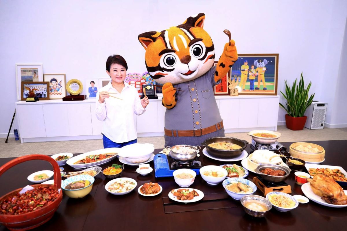 ▲「必比登推介」台中美食名單，市長盧秀燕開箱入選的21家美食(圖／市政府提供2020.8.23)