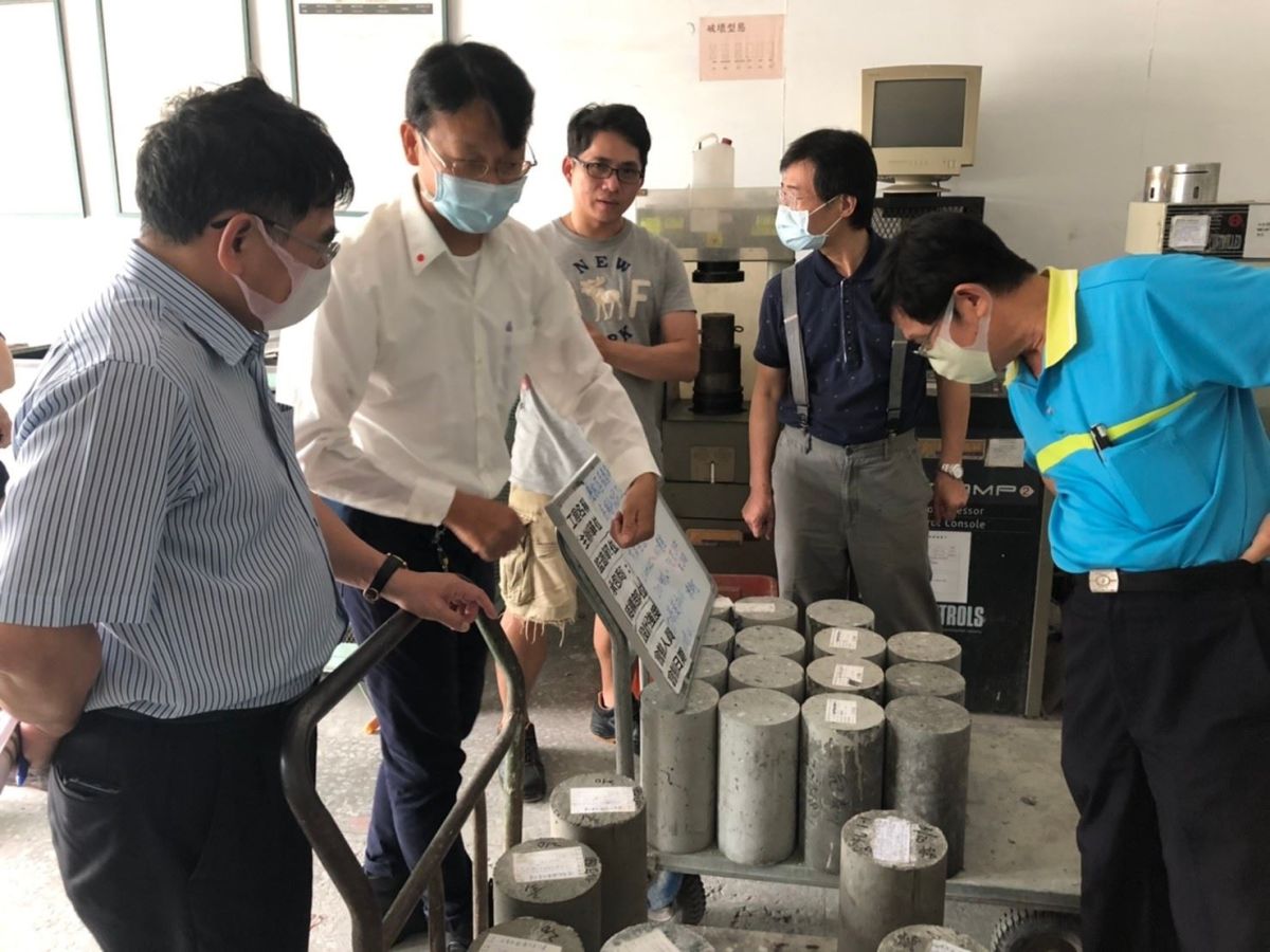 ▲為確保公共工程材料試驗品質，高雄市工務局推動實驗室稽核制度，下半年度稽核工作已於8月再度啟動。（圖／高市府提供）
