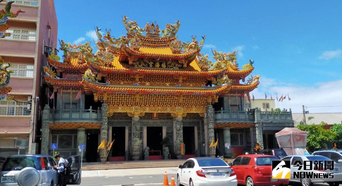 ▲香火鼎盛歷史悠久的大園福海宮，因為位於航空城計畫中第三跑道預定地邊緣，而面臨是否搬遷的兩派爭議。（圖／記者李春台攝, 2020.08.23）
