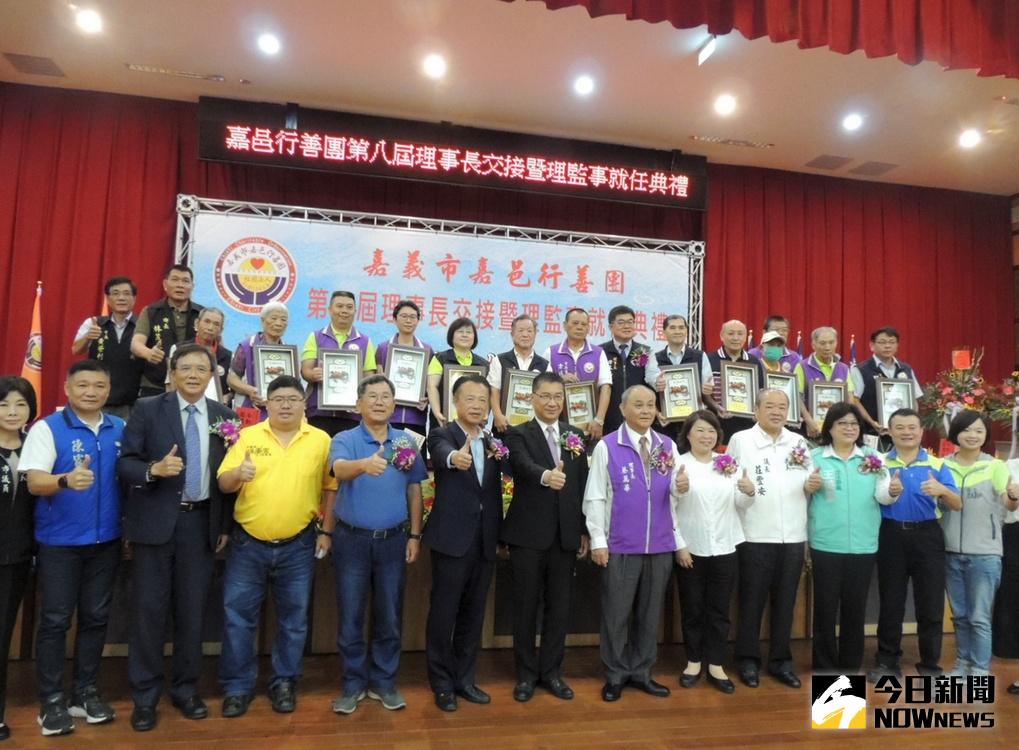 ▲嘉邑行善團致力為民造橋鋪路等善舉，新任第八屆理事長徐文志接任各界貴賓祝賀未來更將務實表彰善舉。（圖／記者任禮清攝，2020.08.23）