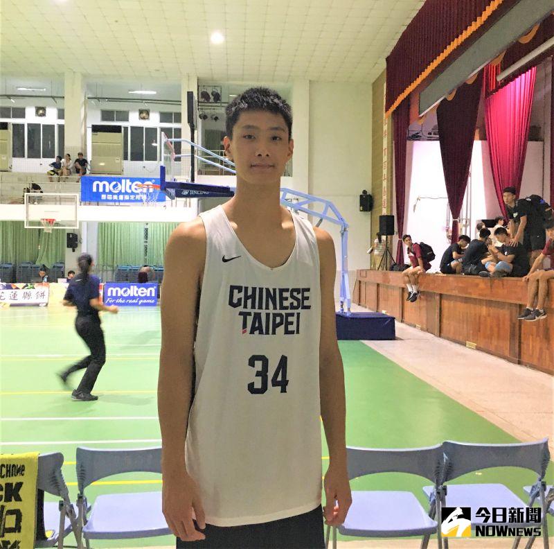 ▲畢業自松山高中的葛允增令U18中華男子籃球隊教練林正明印象深刻。(圖/鍾東穎攝
