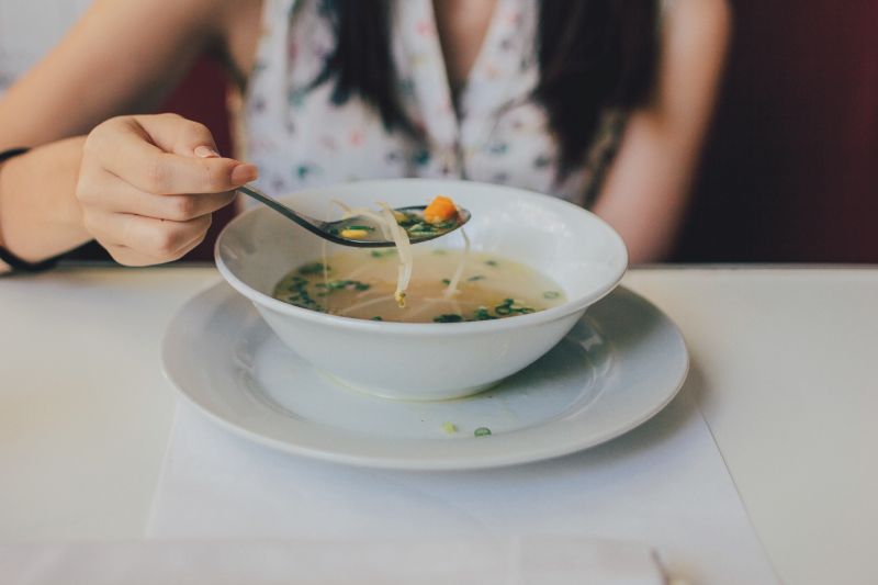 ▲情侶吃飯。(示意圖,圖中人物與文章中內容無關/取自unsplash)
