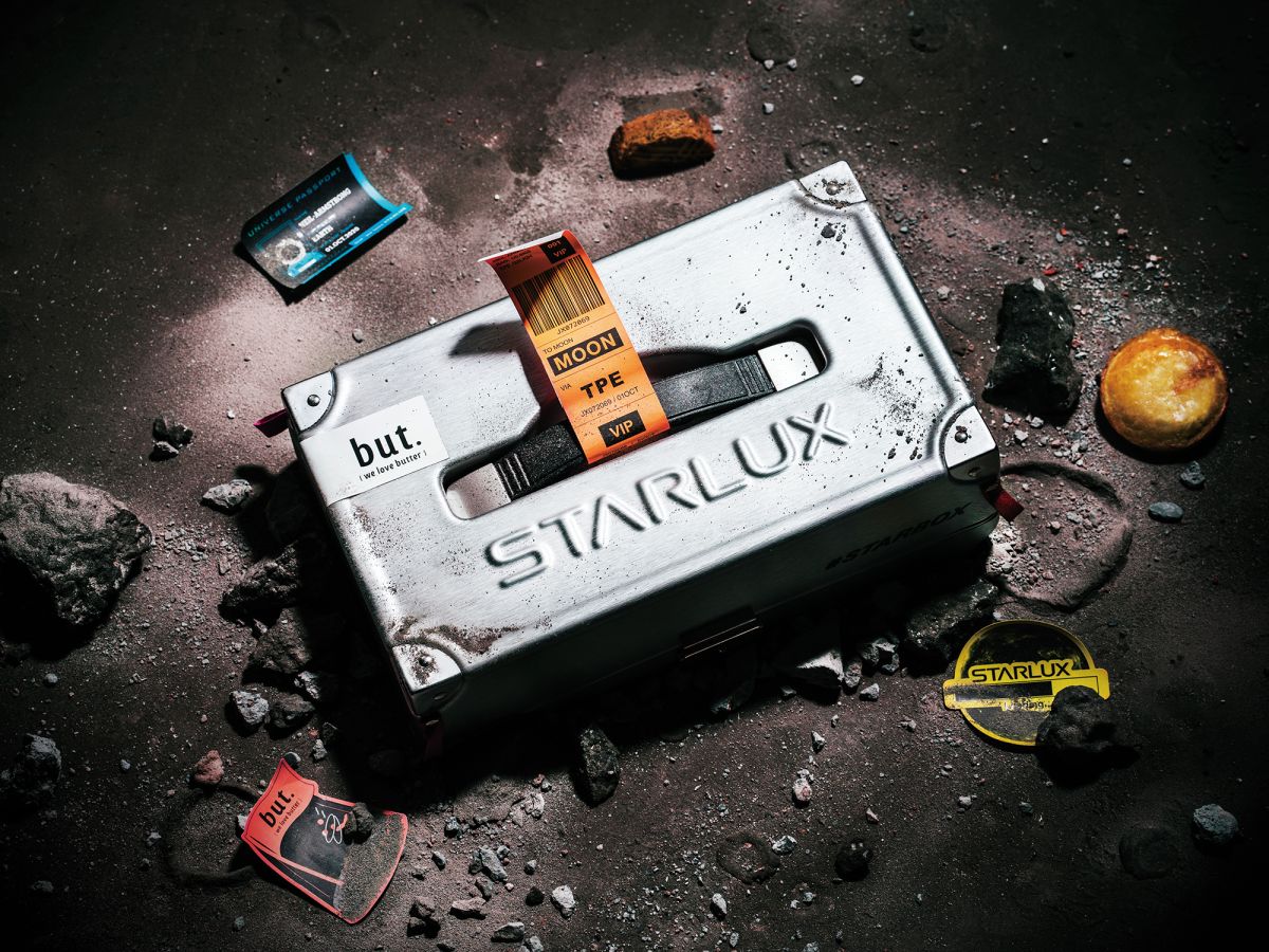 ▲星宇航空與奶油圓餅名店 but. we love butter 聯名推出「星宇箱 ＃STARBOX 」中秋月餅禮盒。（圖／星宇航空）