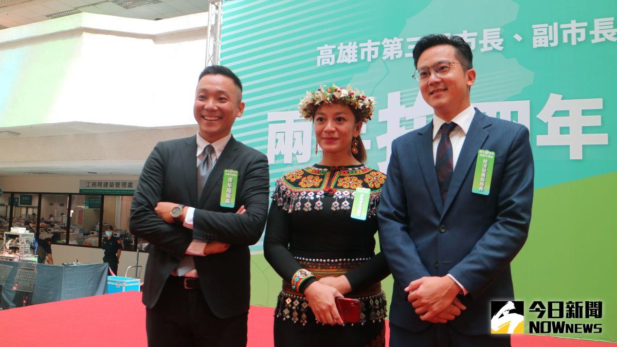 ▲原住民事務委員會主任委員阿布斯（洪羽珊）、經濟發展局局長廖泰翔、青年局局長張以理都是33歲屬兔的年輕人，三人也被譽為高顏值團隊。（圖／記者鄭婷襄攝，2020.08.24）