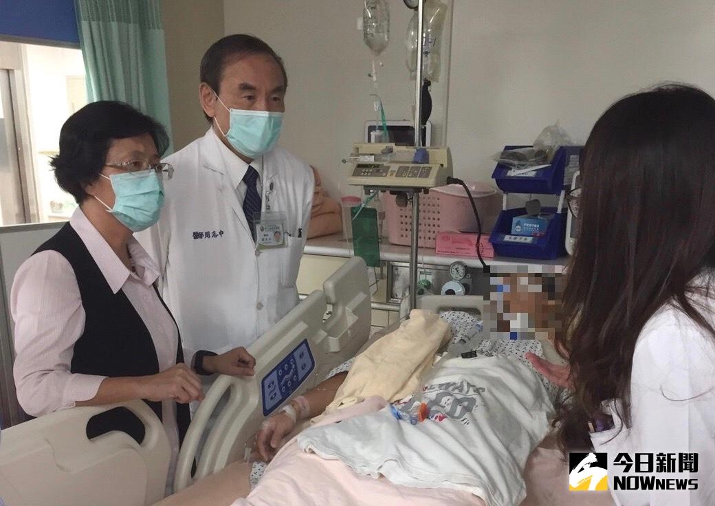 ▲和美鎮一家游泳池發生溺水事件，準波麗士泳池練憋氣溺水，縣長王惠美與家屬及醫院呼籲大家集氣為張男加油打氣，希望能出現奇蹟。（圖／記者陳雅芳翻攝，2020.08.24）