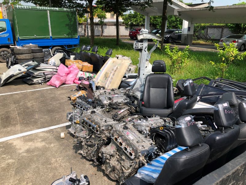 ▲已拆解的汽車零件。(圖/記者陳聖璋翻攝)