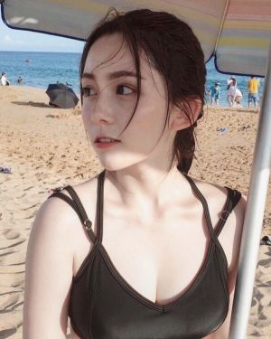 ▲19歲吳兆絃難得以比基尼出鏡。(圖/吳兆絃IG) ▲吳兆絃負面消息不斷。(圖/吳兆絃IG)