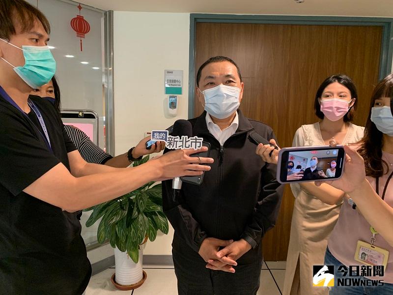 ▲侯友宜表示，將針對軌道建設、停車場和部分地區交通擁塞，請求中央幫忙，希望立委能夠反映。(圖/記者康子仁攝)