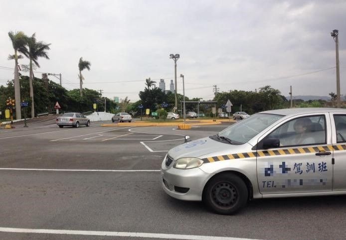 ▲不少人都有上過駕訓班的經驗，但路考的教練車都是車齡相當老的。（圖／翻攝自 NOWnews資料庫）