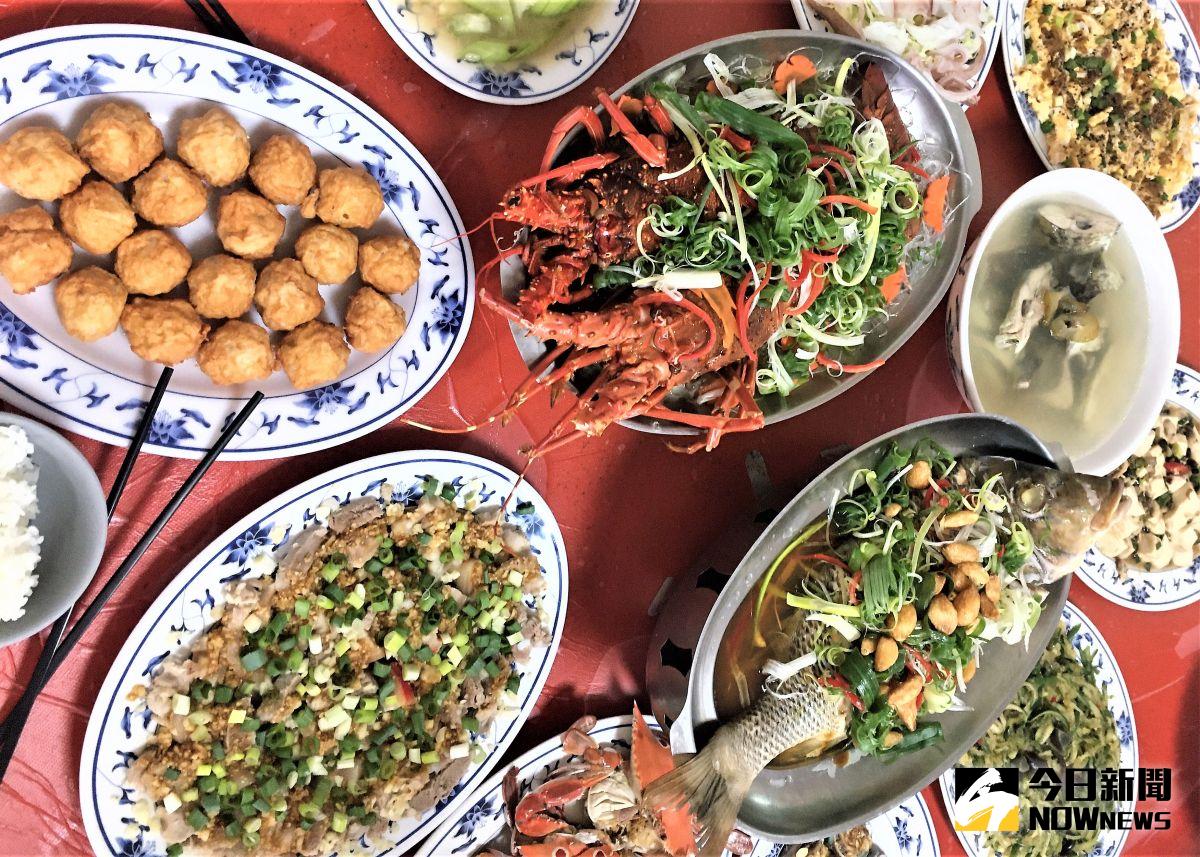 ▲澎湖縣政府今年持續辦理「澎湖故事菜」、戀戀海味美食輔導計畫活動，遴選出28家業者，後續將納入秋冬美食計畫推廣行銷。（圖／記者張塵攝，2020.08.25）