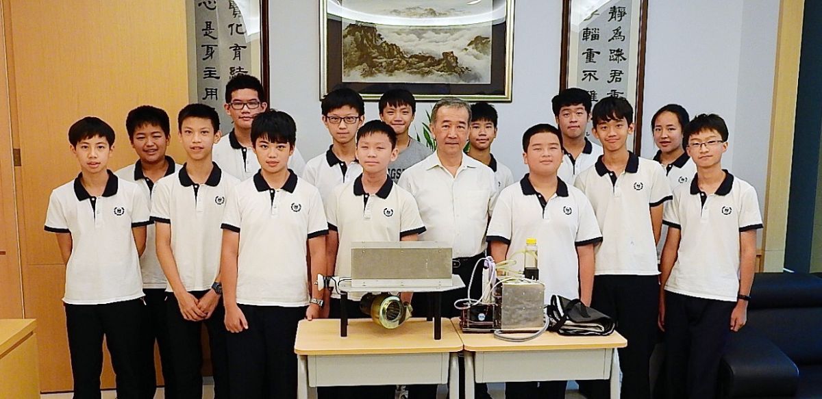 ▲校長與發明團隊成員合照。（圖／靜心高中提供）