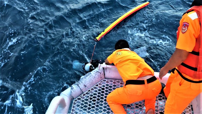 海巡經驗老到　成功救起澎湖南方四島失蹤潛水遊客
