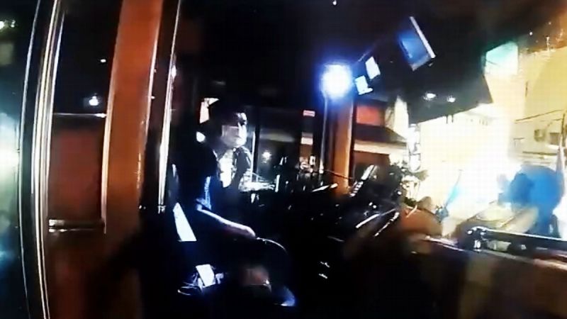 ▲高雄客運9117往恆春方向的公車,司機表示,該外籍人士搭乘客運不願配合政府防疫規定,要求他上車戴口罩時,卻不願意戴,因此決定拒載。(圖/恆春警分局提供