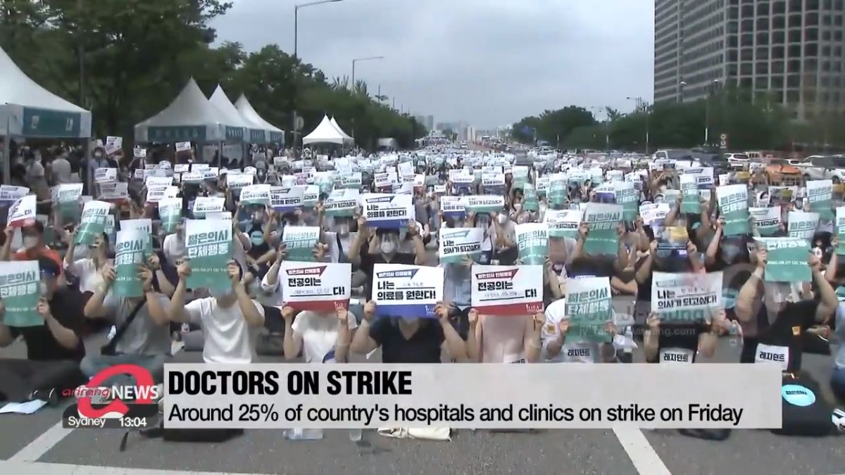 ▲韓國醫界大罷工。（圖／翻攝自《ARIRANG NEWS》新聞畫面）