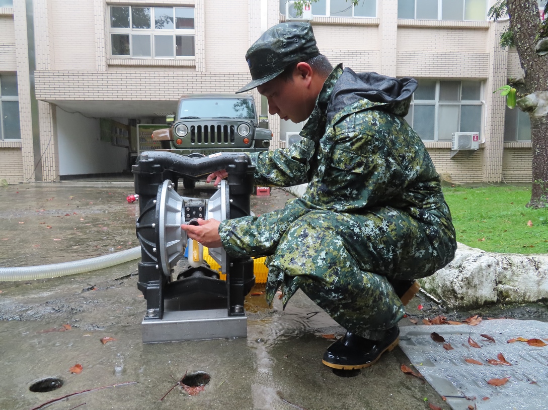 ▲抽水機整備。（圖／第四作戰區提供）