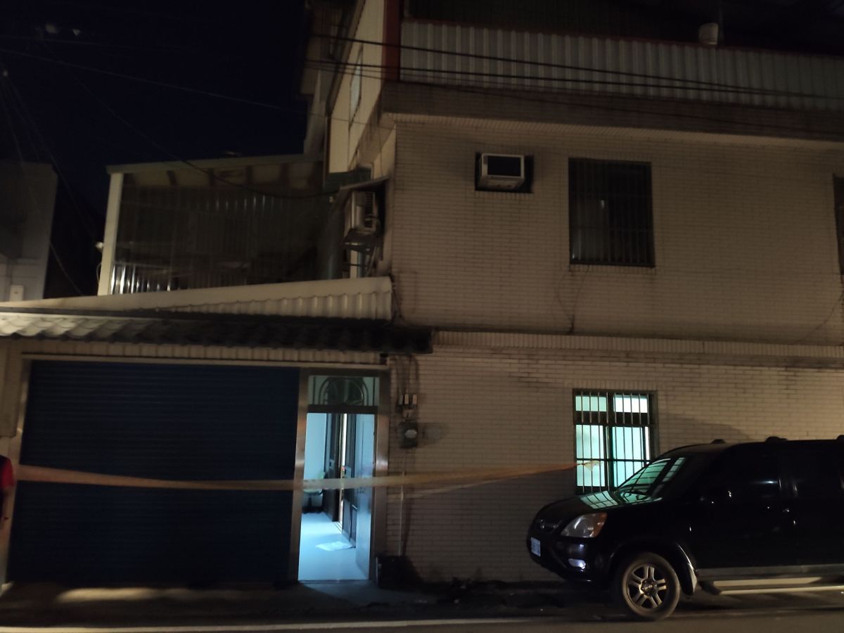 ▲51歲以開遊覽車為業的黃姓男子，昨晚持刀將47歲的妻子砍殺致死，隨後又用刀自殘。（圖／記者李春台翻攝）